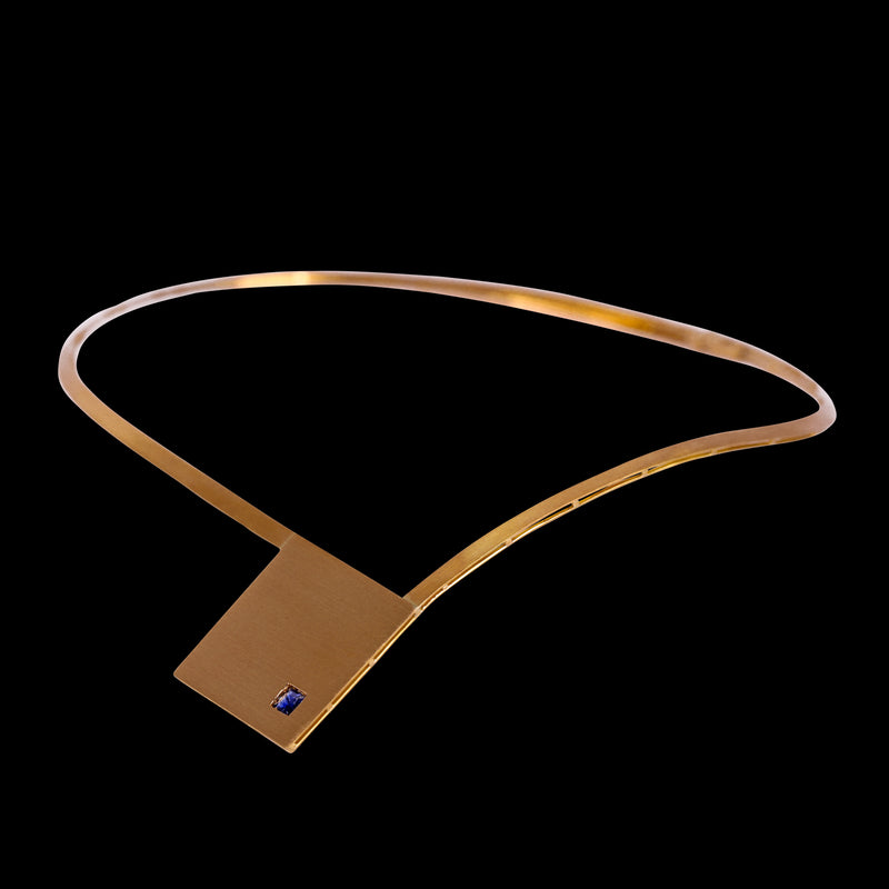 18K Gold Cuff Necklace Quadrat with Blue Sapphire