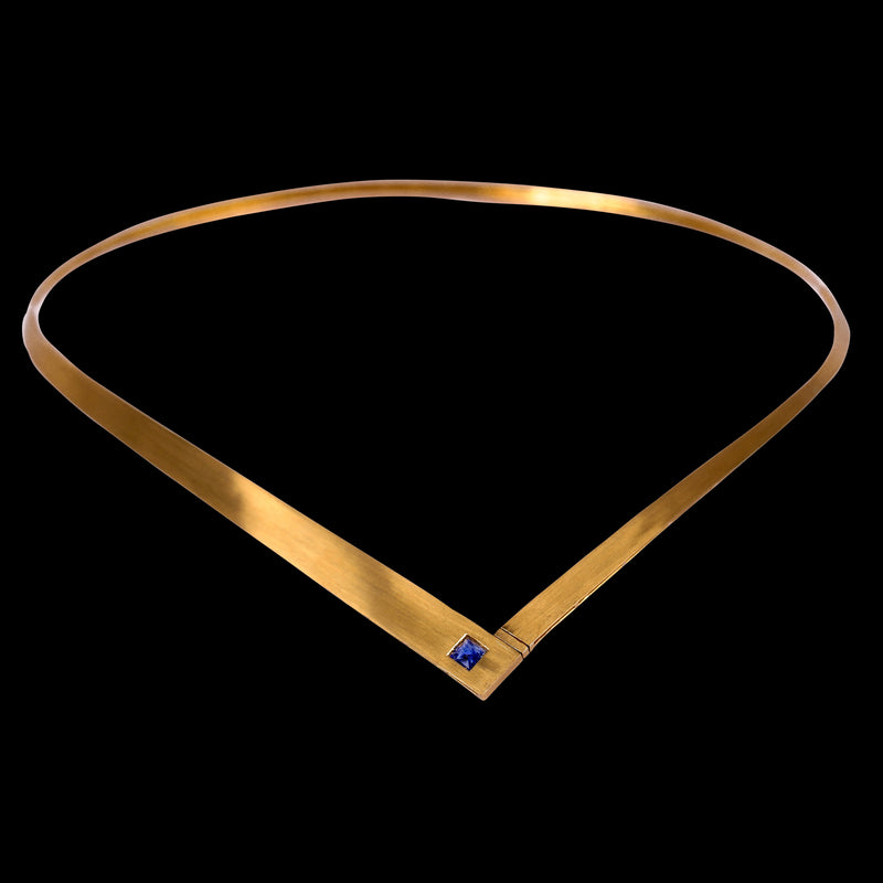 18K Gold Cuff Necklace Triangle with Blue Sapphire