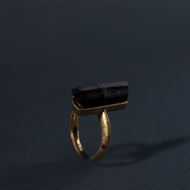 18K gold ring with sheryl crystal and red ruby