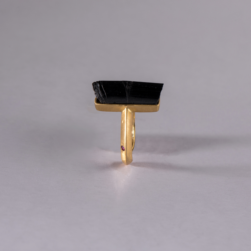 18K gold ring with sheryl crystal and red ruby