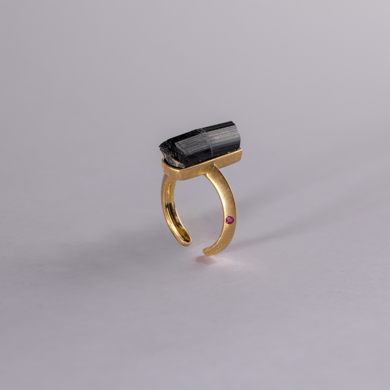 18K gold ring with sheryl crystal and red ruby