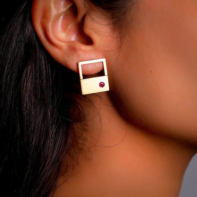 18K Gold Quadrat with Hole Earrings with Red Rubies