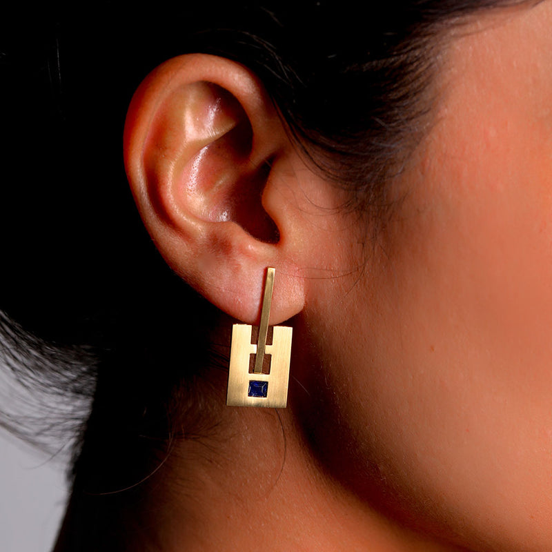 18K Gold Rectangular Earrings Blue Sapphires