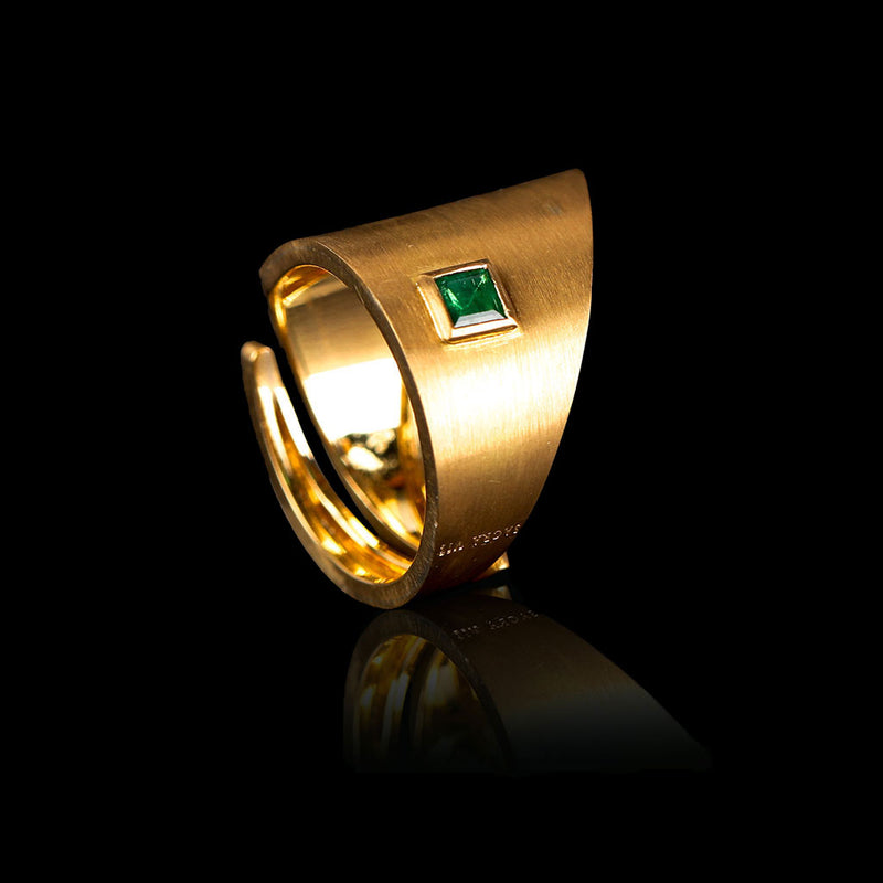 18K Gold Triangle Ring with Green Emerald