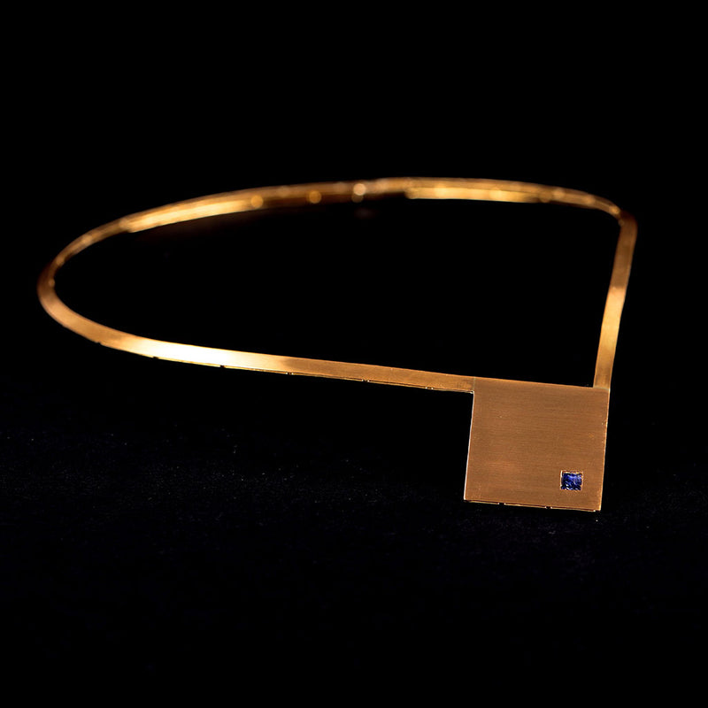 18K Gold Cuff Necklace Quadrat with Blue Sapphire