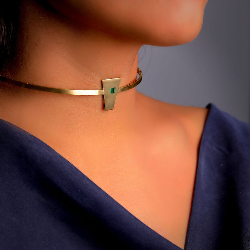 18K Gold Cuff Necklace Trapeze with Green Emerald